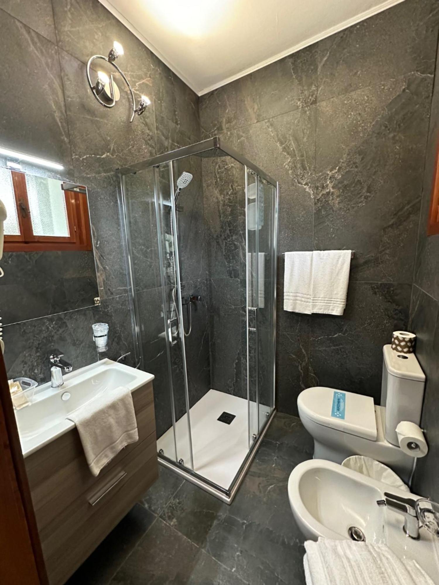 Hotel Moreri Grado Bagian luar foto