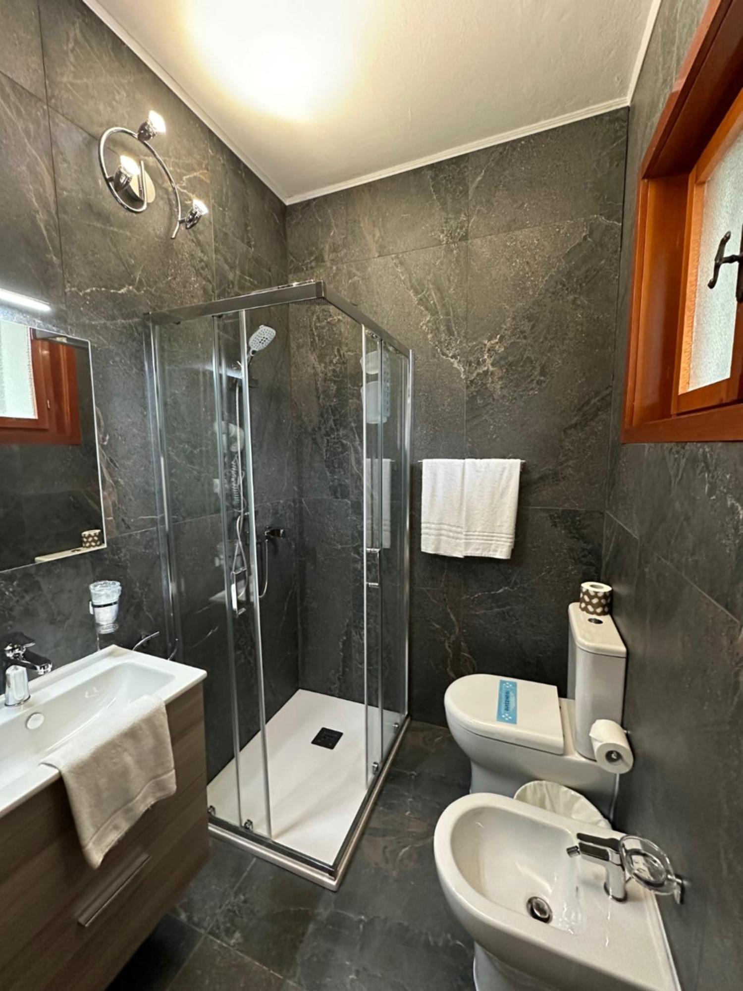 Hotel Moreri Grado Bagian luar foto