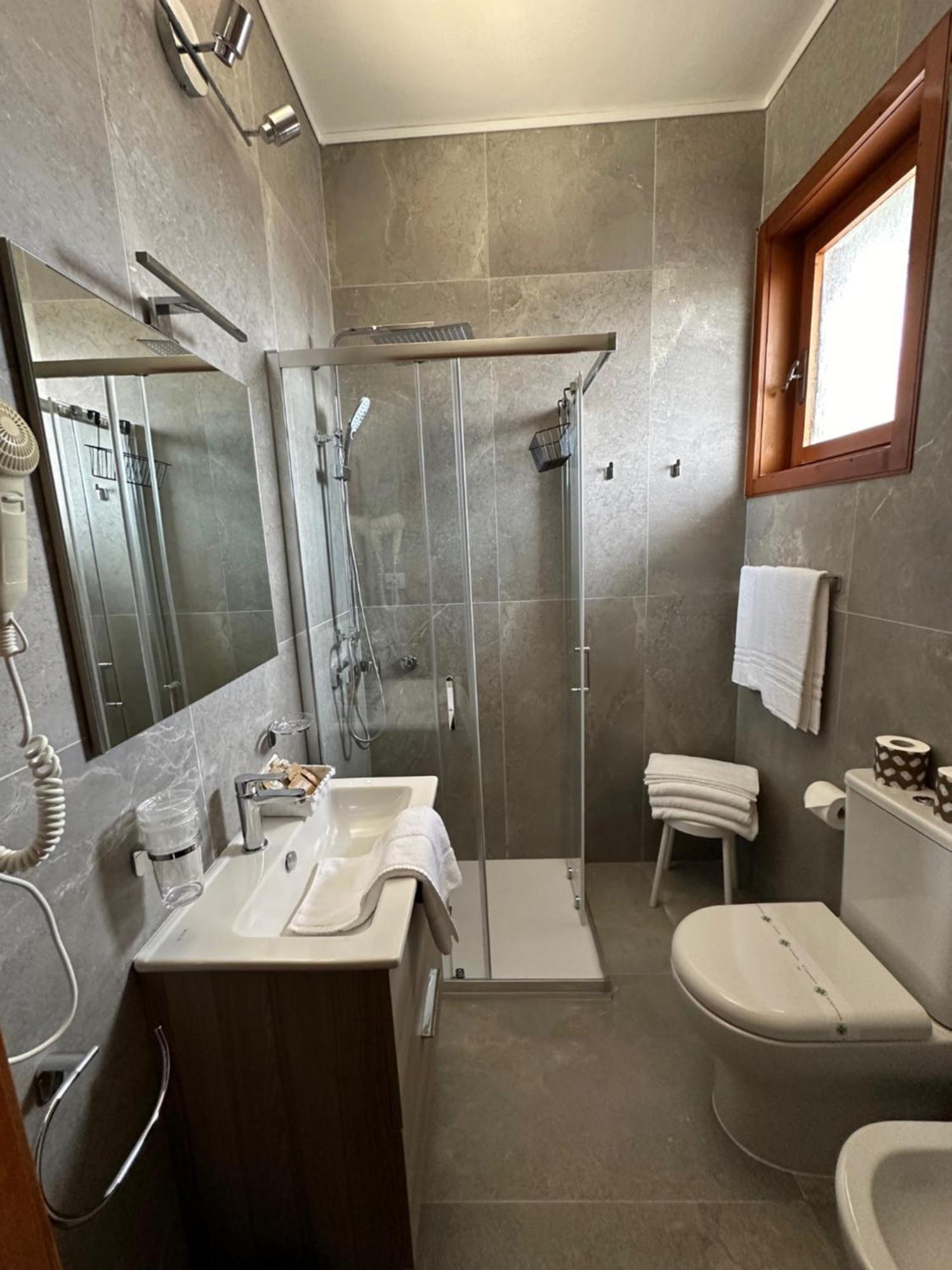 Hotel Moreri Grado Bagian luar foto