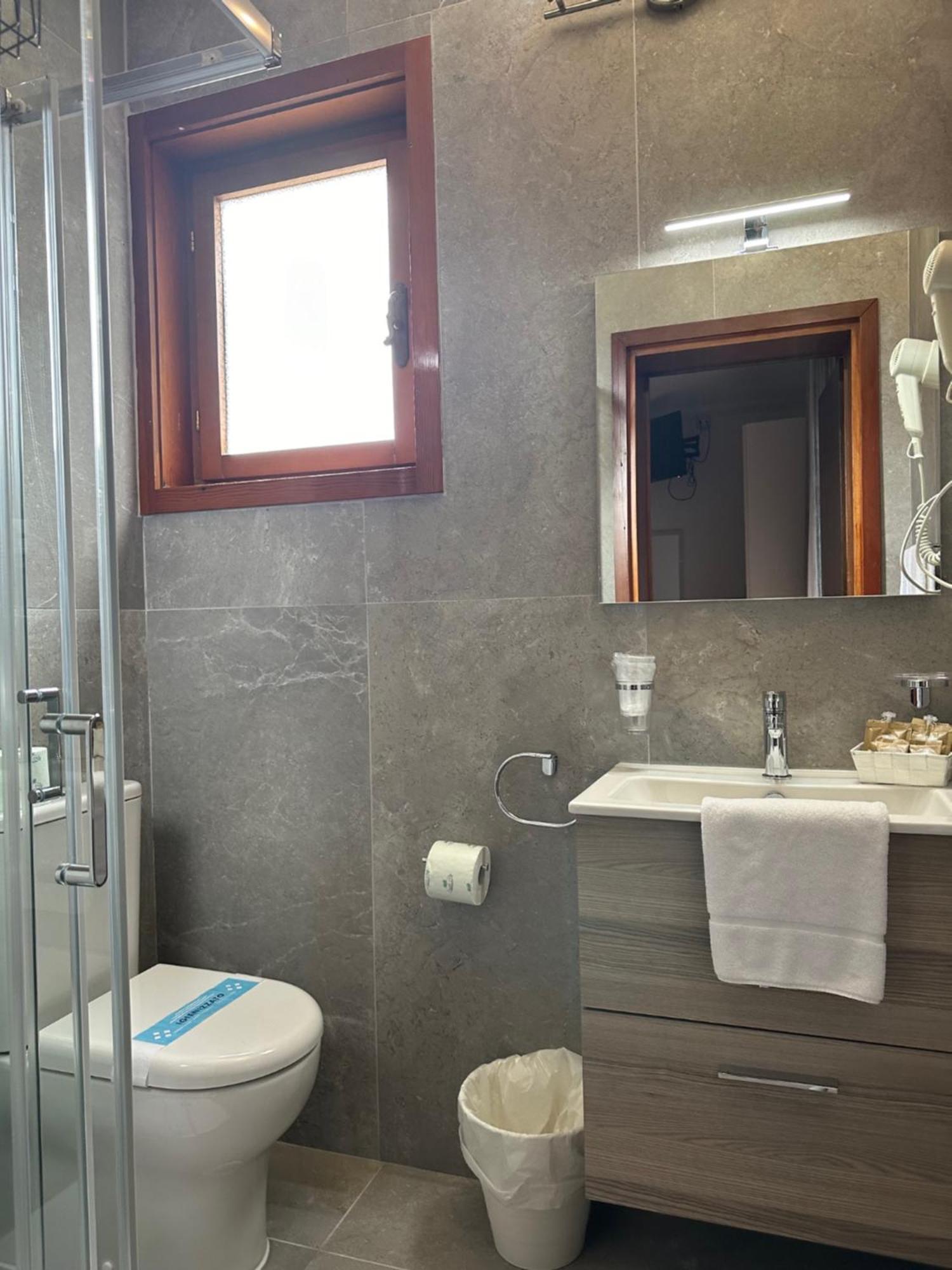 Hotel Moreri Grado Bagian luar foto