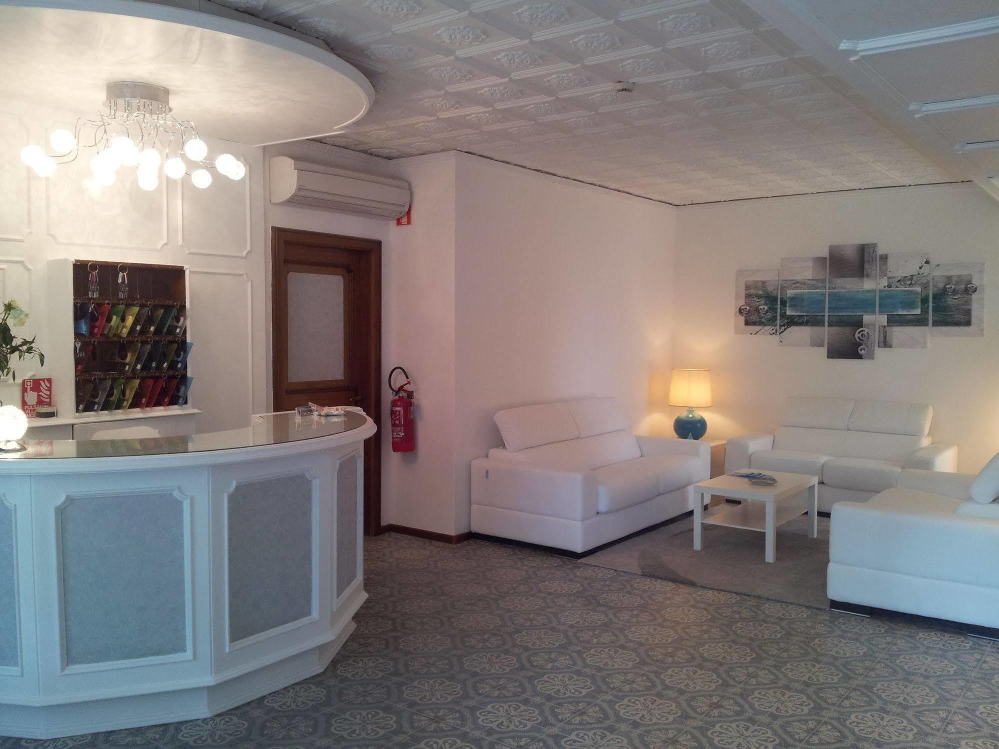 Hotel Moreri Grado Bagian luar foto
